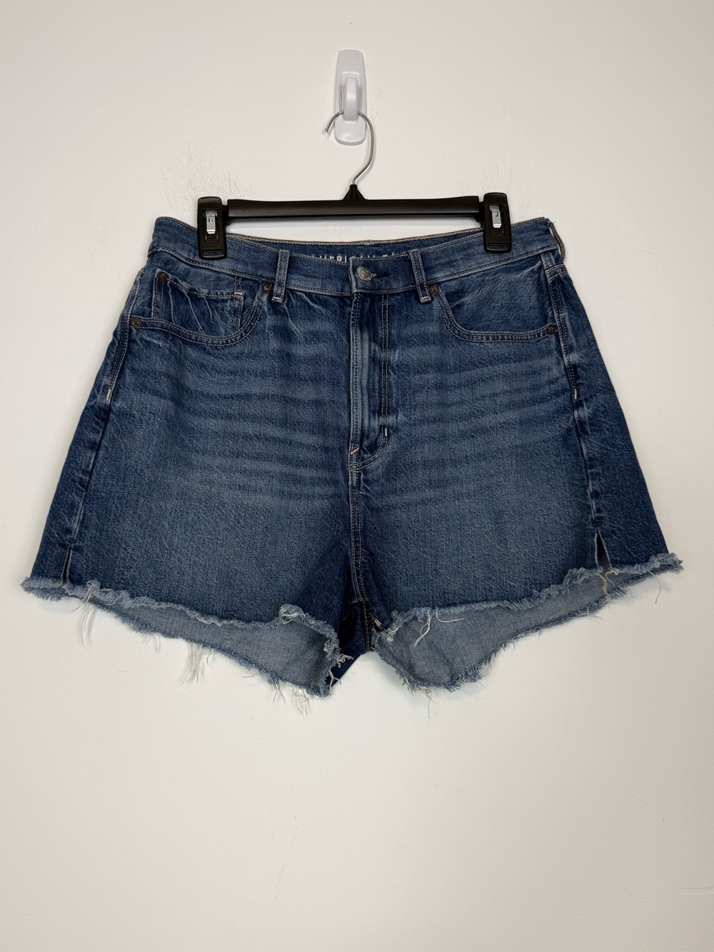 American Eagle Women’s Highest Rise 90’s 
Boyfriend Raw Hem Shorts. Size 12.